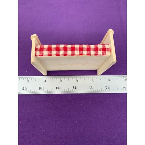 Greenbrier International, Inc. Wooden Bed Right White Checkered Wooden Dresser 2 - Picture 12 of 13